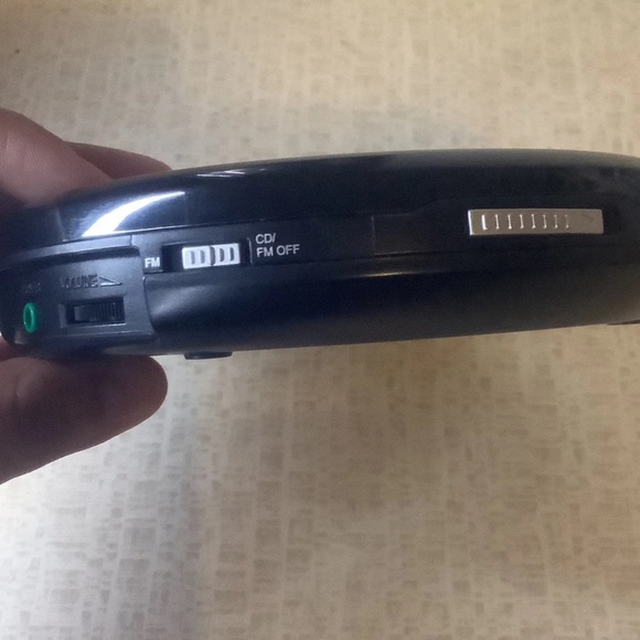 ONN ONB14AV202 Portable CD Player - Picture 3 of 5